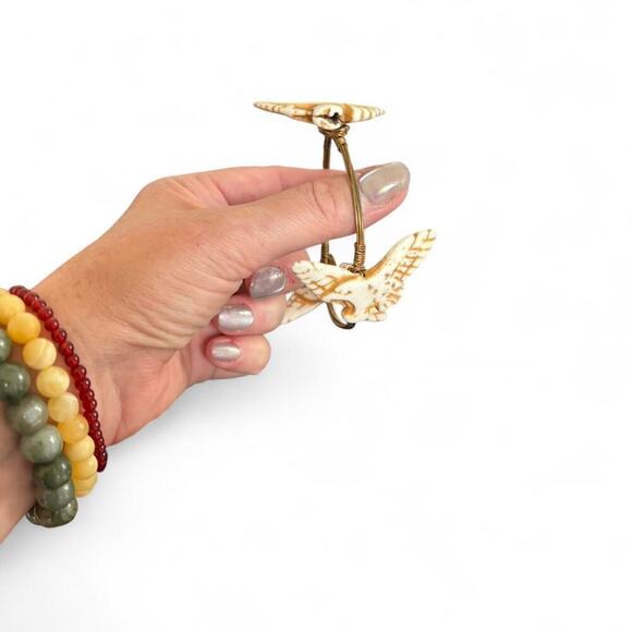 VINTAGE carved bird wire boho slip on bracelet. - Picture 4 of 4